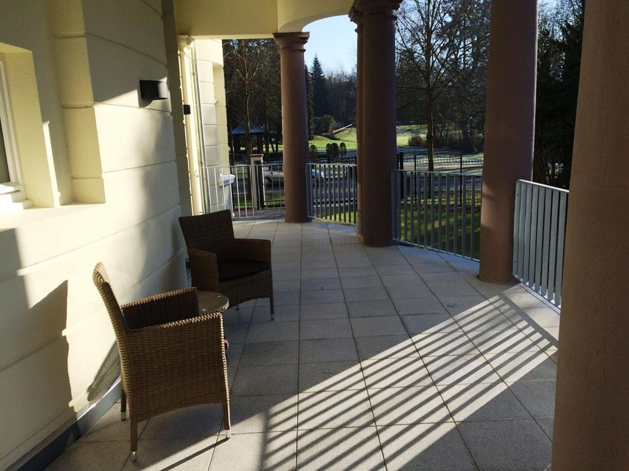 Appartements Am Kurpark Bad Pyrmont Exterior photo